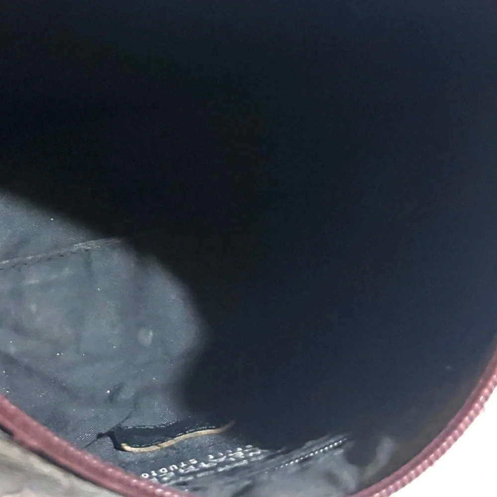Wilsons leather Elegant Embossed Leather Shoulder Bag - Burgundy - Picture 4 of 5